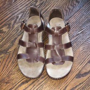 Chaco Women’s Brown Leather Sandal